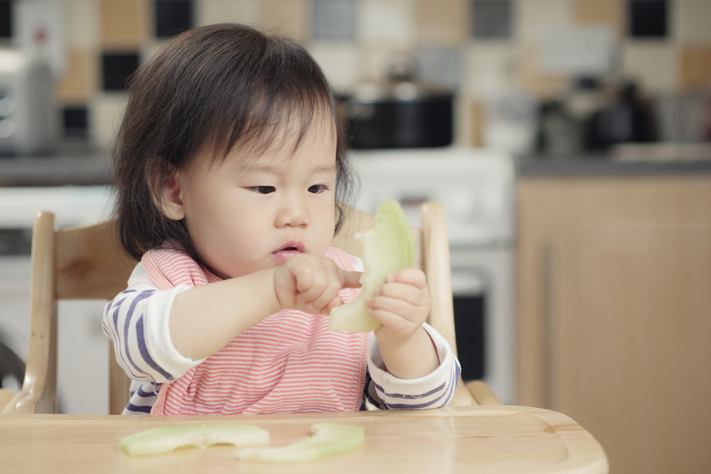 Alimentation autonome de l'enfant : par quoi commencer | Article de blogue de Kaleido